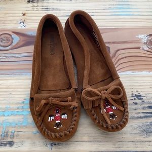 Adorable Minnetonka moccasins with embroidery